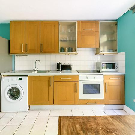 Magnificent 3Br Apt With Balcony Appartement Londen Buitenkant foto