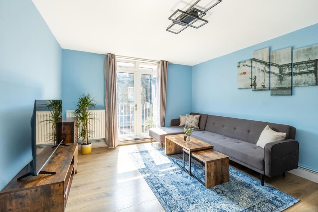 Magnificent 3Br Apt With Balcony Appartement Londen Buitenkant foto