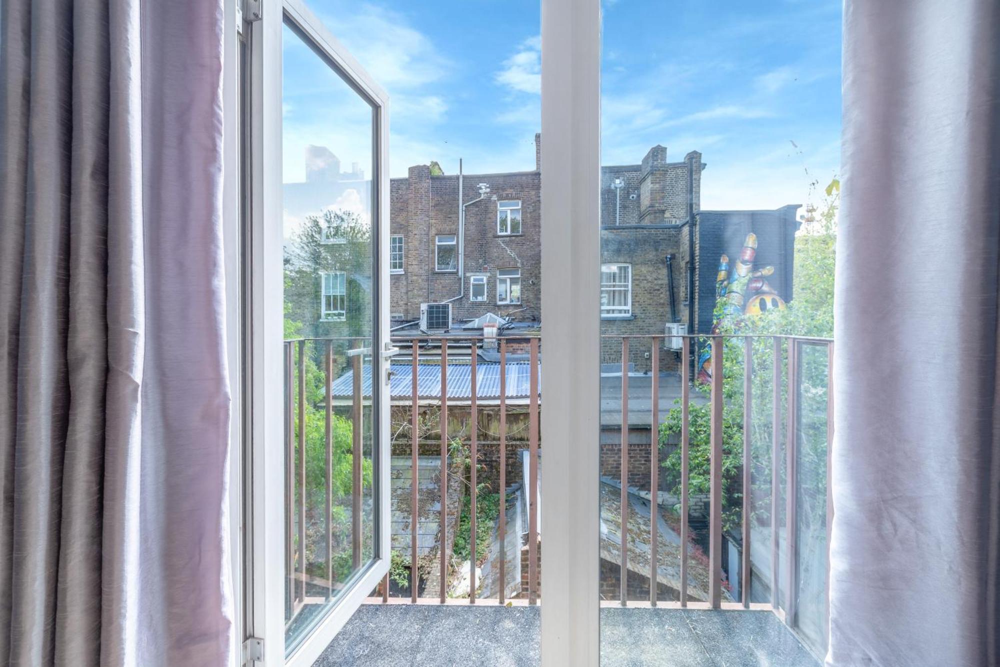 Magnificent 3Br Apt With Balcony Appartement Londen Buitenkant foto