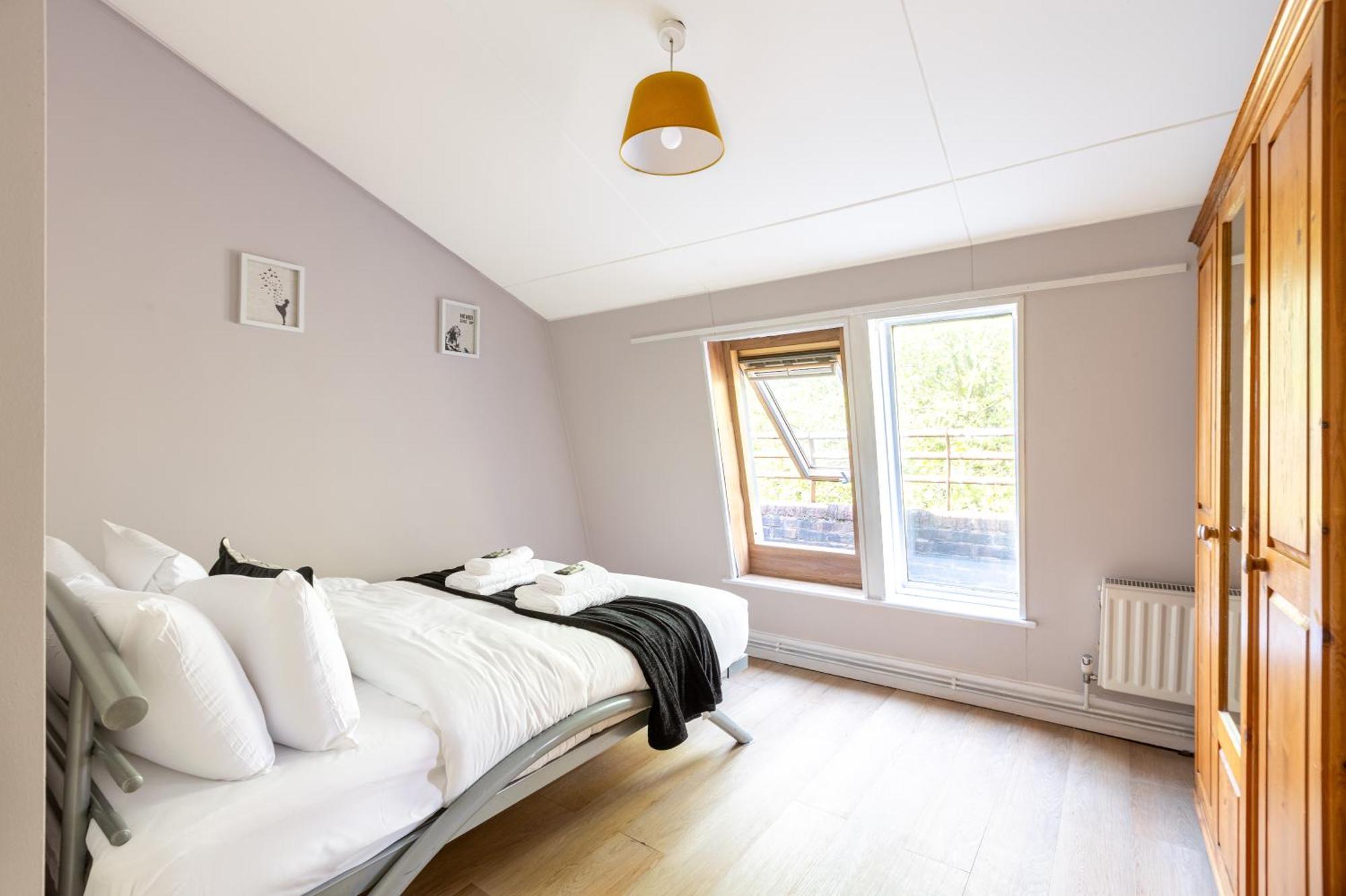 Magnificent 3Br Apt With Balcony Londen Buitenkant foto