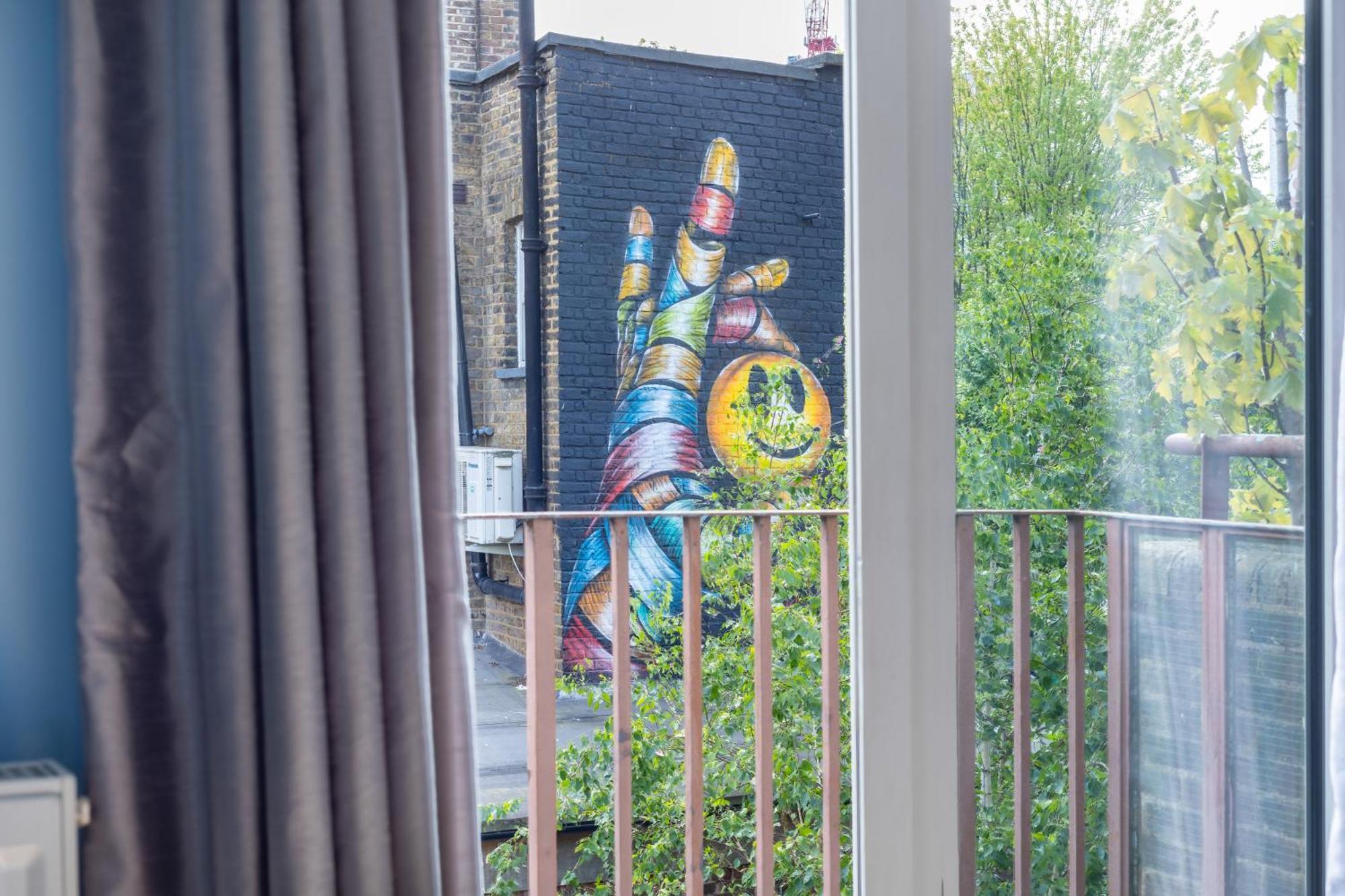 Magnificent 3Br Apt With Balcony Appartement Londen Buitenkant foto