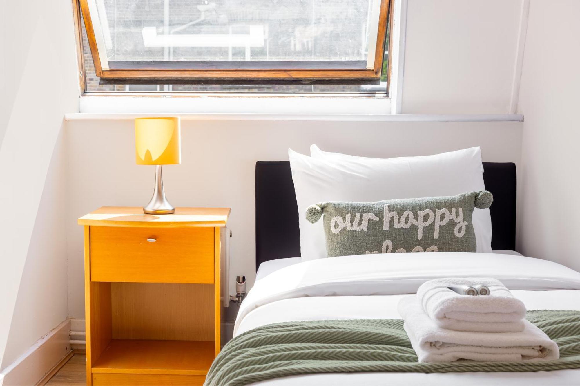 Magnificent 3Br Apt With Balcony Londen Buitenkant foto